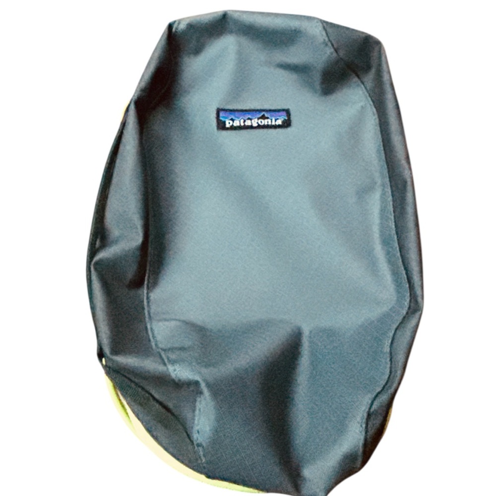 Patagonia Black Hole Cube Medium 6L Travel Bag Unisex Nouveau Green